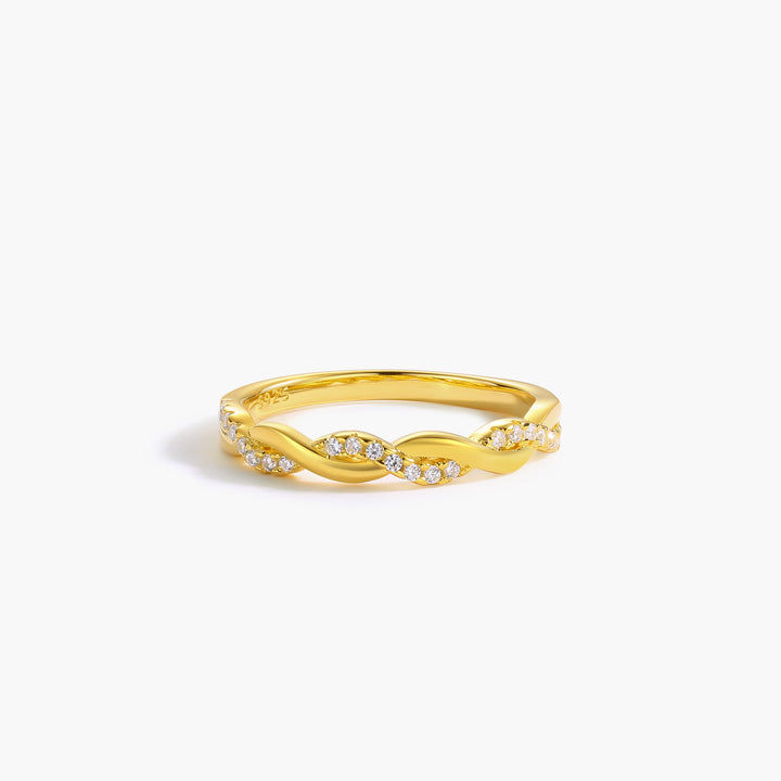 Semi-Twisted stacking ring